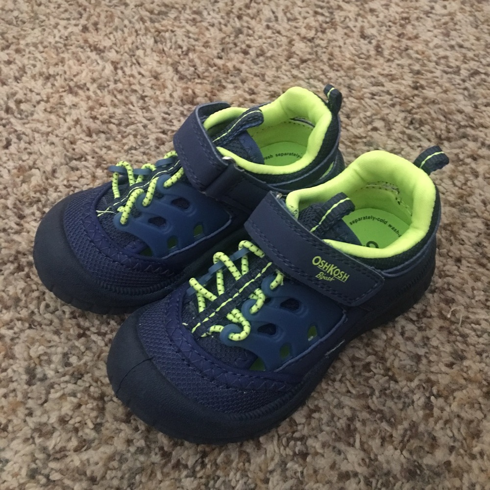 Toddler Boys size: 7 shoes